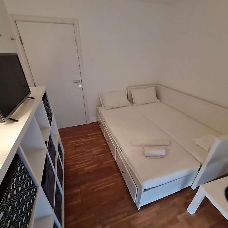 Apartmani Lovre I Zara エクステリア 写真