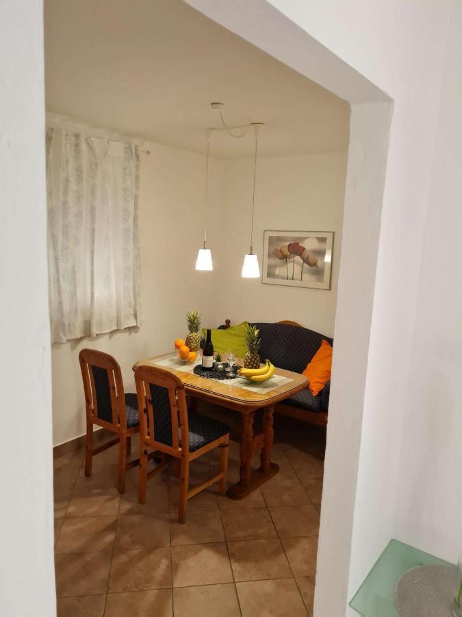 Apartmani Lovre I Zara エクステリア 写真