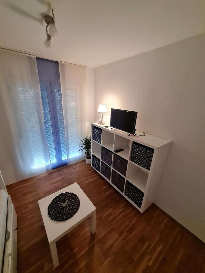 Apartmani Lovre I Zara エクステリア 写真