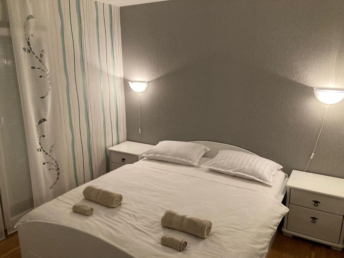 Apartmani Lovre I Zara エクステリア 写真