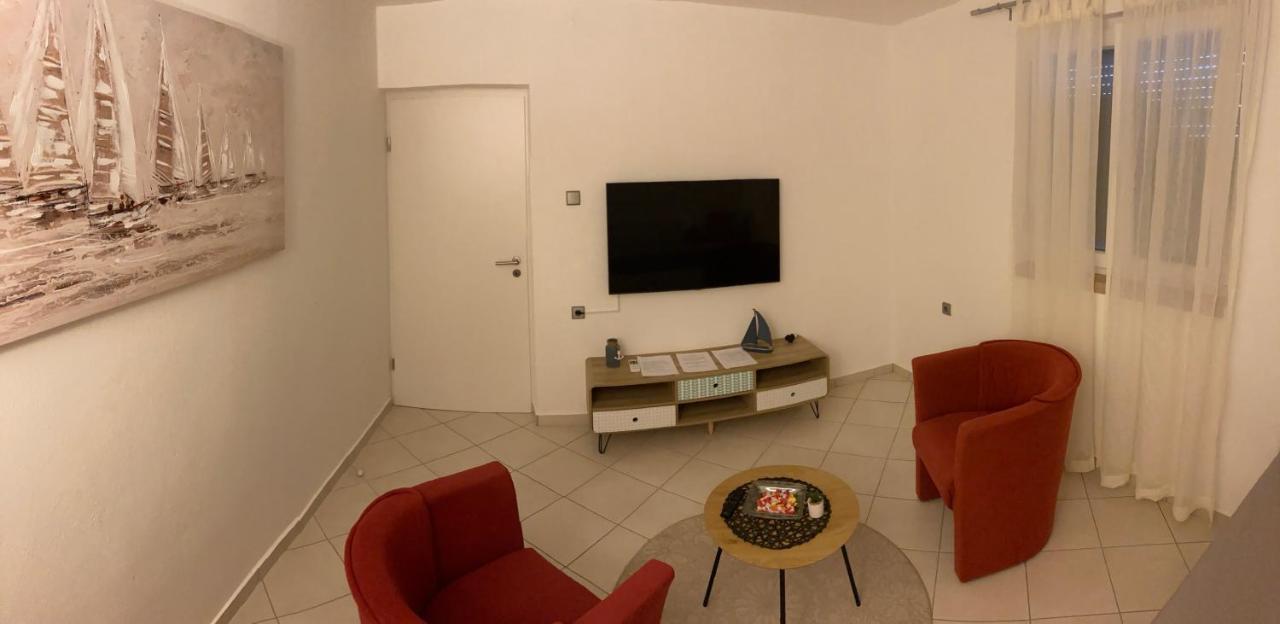 Apartmani Lovre I Zara エクステリア 写真