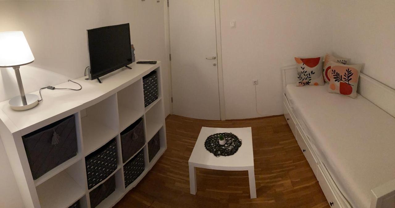 Apartmani Lovre I Zara エクステリア 写真